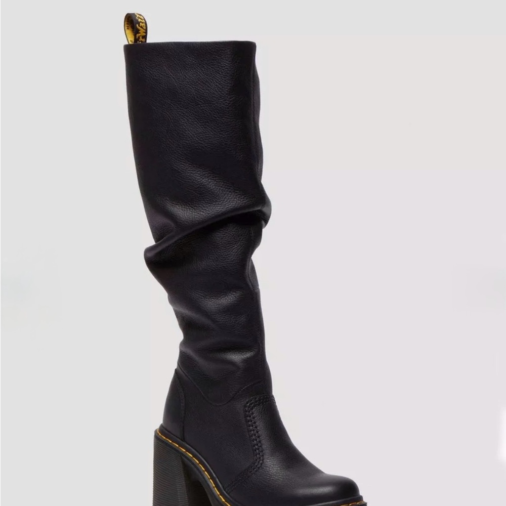 Dr. Martens KASEY
Virginia Leather Tall Heeled Boots